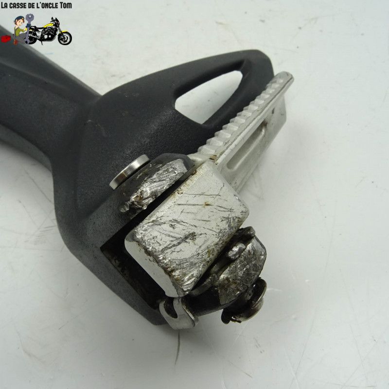 repose pied + platine arrière gauche Triumph 675 street triple 2015 - CTM-11189-062