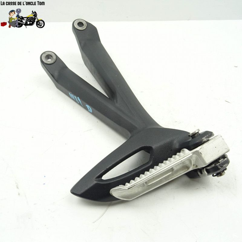 repose pied + platine arrière droit Triumph 675 street triple 2015 - CTM-11189-055