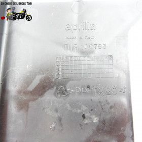 Plastique sous cache latéral gauche Aprilia 650 starck 6.5 1996