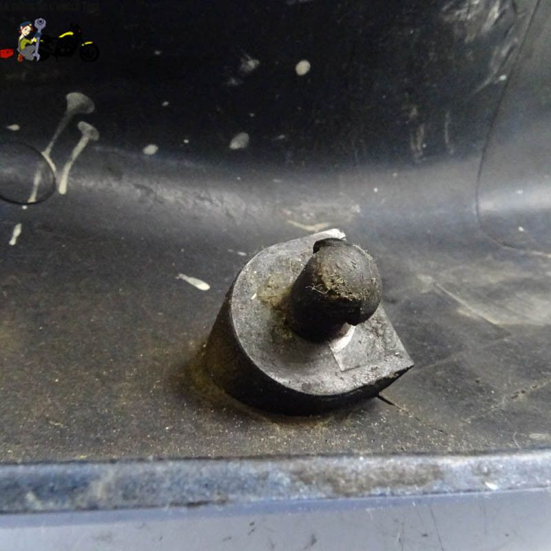 Demi coque arrière droit Suzuki 650 SV 1999 - CTM-10165-031